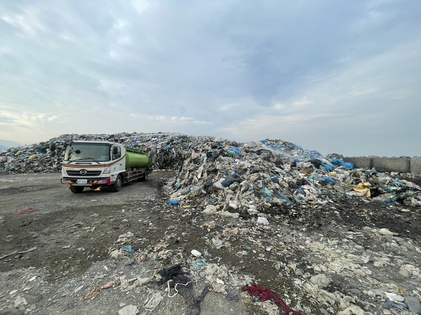 回收場仰制揚塵灑水